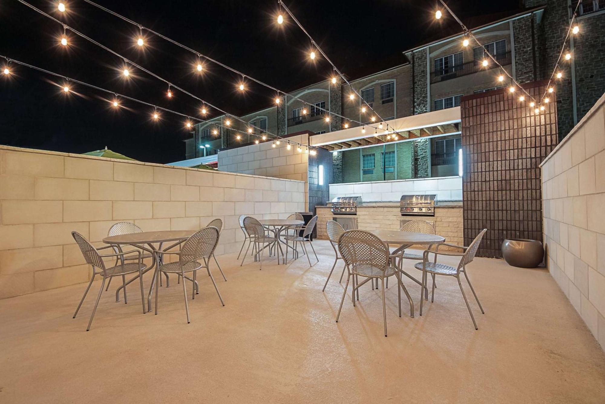 Home2 Suites By Hilton Dallas Grand Prairie Exterior foto